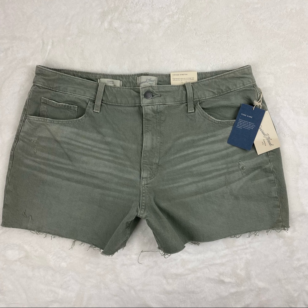 Universal Thread NWT Womens Shorts Size 16 Green Denim Vintage Midi 4" Stretch